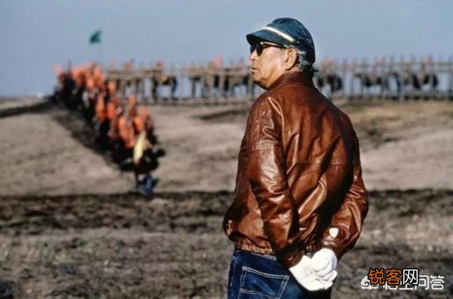 黑泽明和张艺谋谁是亚洲第一导演？你认为谁更出色？