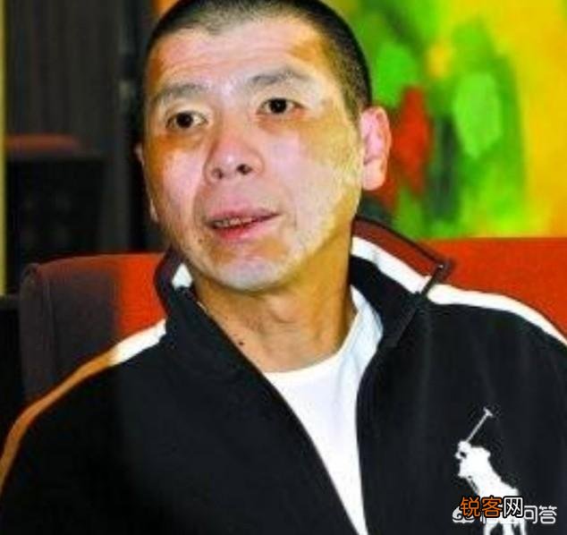 张艺谋和冯小刚在导演界,谁更出色？