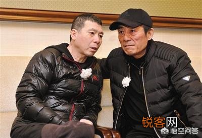 张艺谋和冯小刚在导演界,谁更出色？