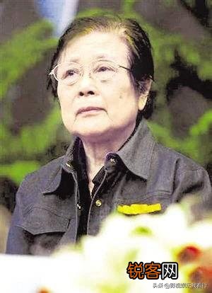 中国内地所有知名导演中谁没离过婚？谁和发妻走到最后？