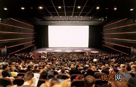 热门影片有“零售票”、电影公司巨亏,大家为啥都不去影院了？