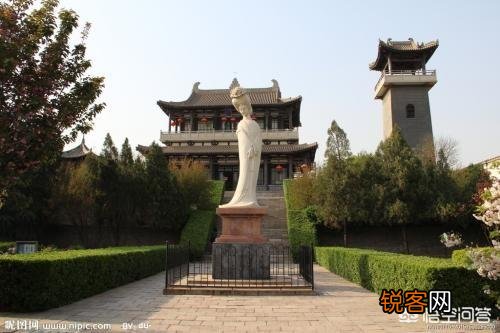 王之涣的诗《登鹳雀楼》中的鹳雀楼在山西哪里？
