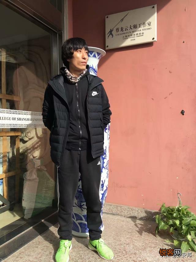 喜剧演员成龙的功夫真的能够超过功夫皇帝李连杰吗？