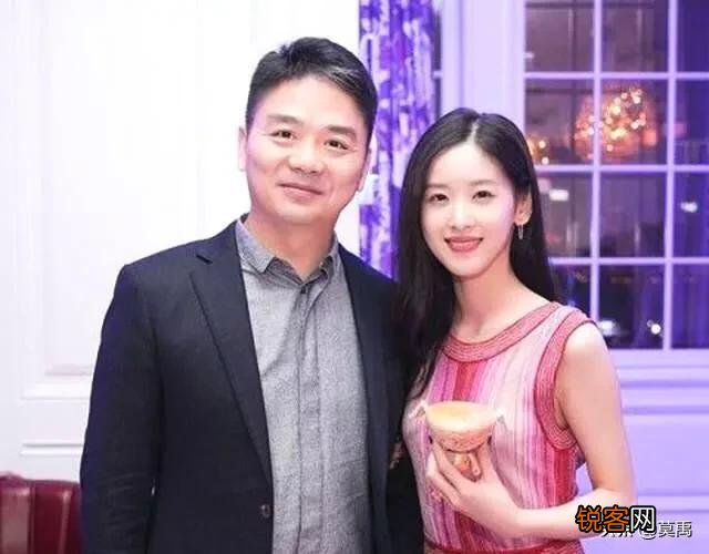 为什么刘强东能追到奶茶妹妹？