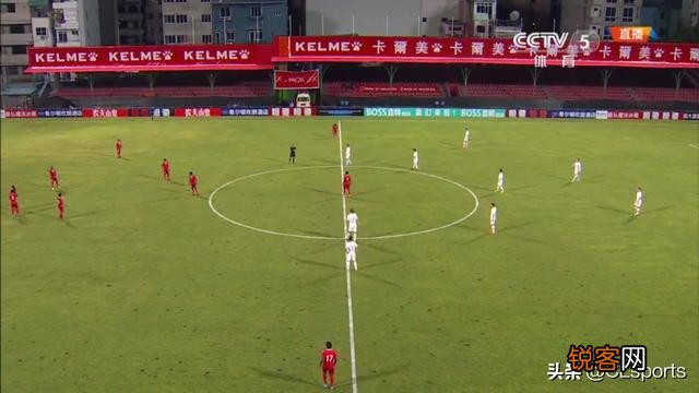 国足5-0大胜马尔代夫,为什么现场全都是中国字？这是马尔代夫的主场么？