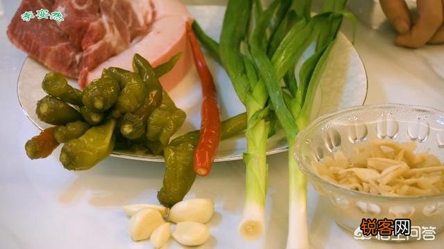 湖南酱辣椒炒肉如何炒出家常口味,注意是酱辣椒？