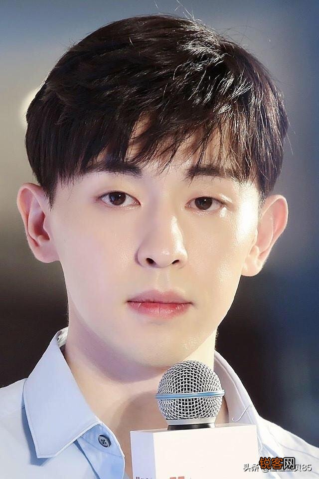 井柏然和邓伦长得很像,你有这种感觉吗？