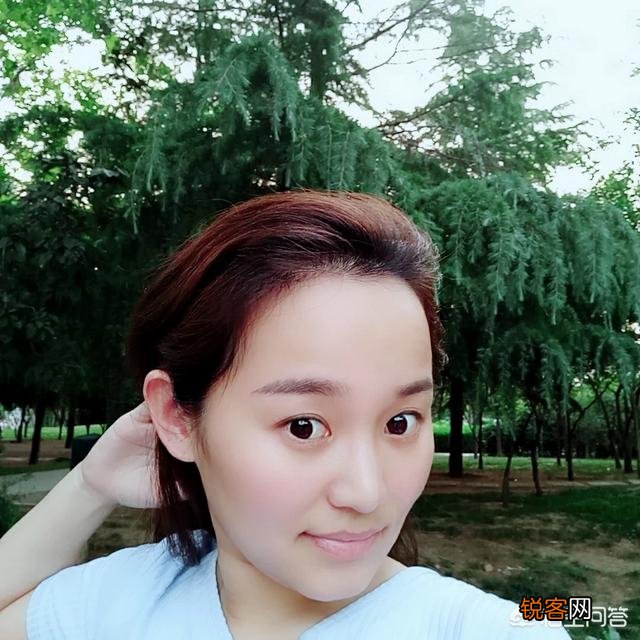 为什么很多绝世美女都是小扇形双眼皮？