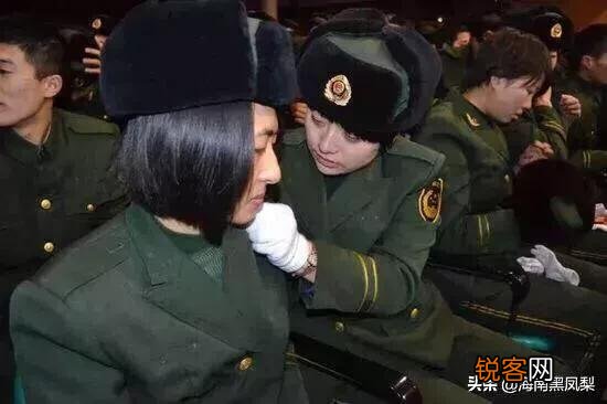 大专毕业,当两年义务兵,留队转士官合算吗？