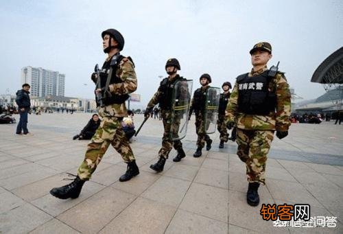 大专毕业,当两年义务兵,留队转士官合算吗？