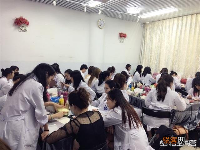 最好的化妆美容培训学校是哪家？