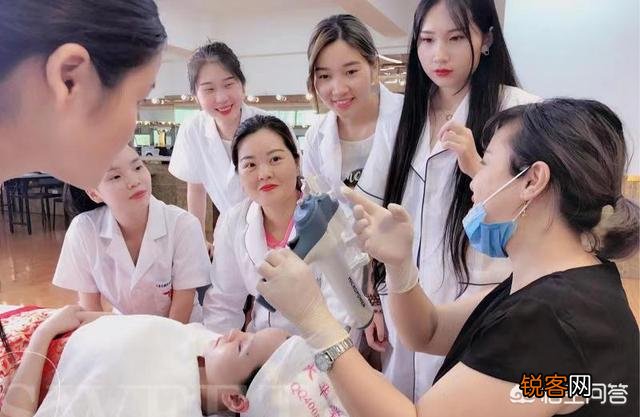 如何选择美容学校?
