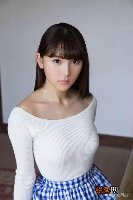 浅川梨奈17岁成千年一遇,用时间形容美女,几年一个尴尬不？