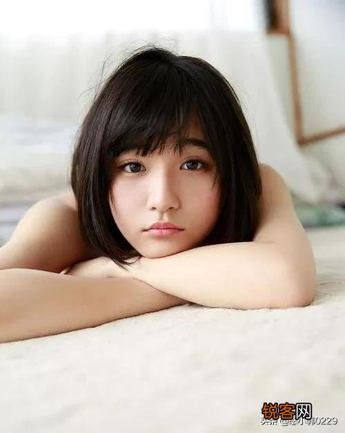 浅川梨奈17岁成千年一遇,用时间形容美女,几年一个尴尬不？