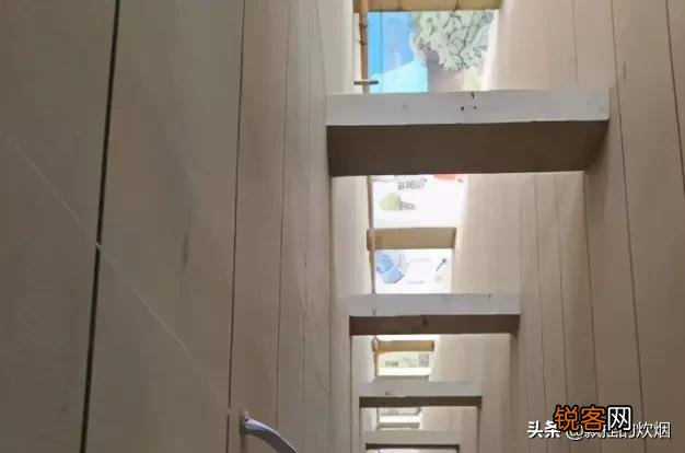 17岁女孩子深夜从21楼坠亡,其男友被刑拘,是自杀还是被杀？