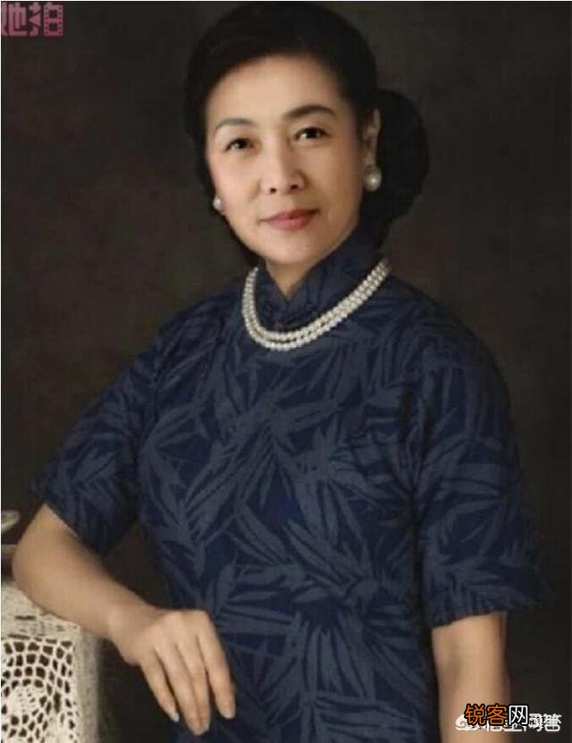 上联:花容月貌,莫若徐娘半老,下联怎么对?