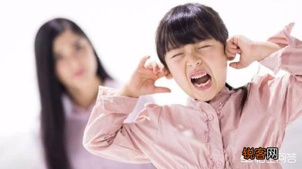 小女孩动不动就哭,发脾气。谁有什么好的办法改正孩子这些缺点吗？