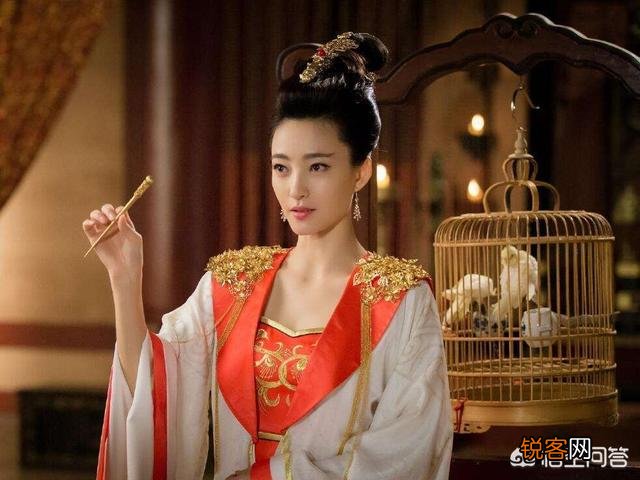 王丽坤演妲己被不少网友吐槽不适合,而周冬雨却被网友调侃最适合,你觉得谁适合来演？