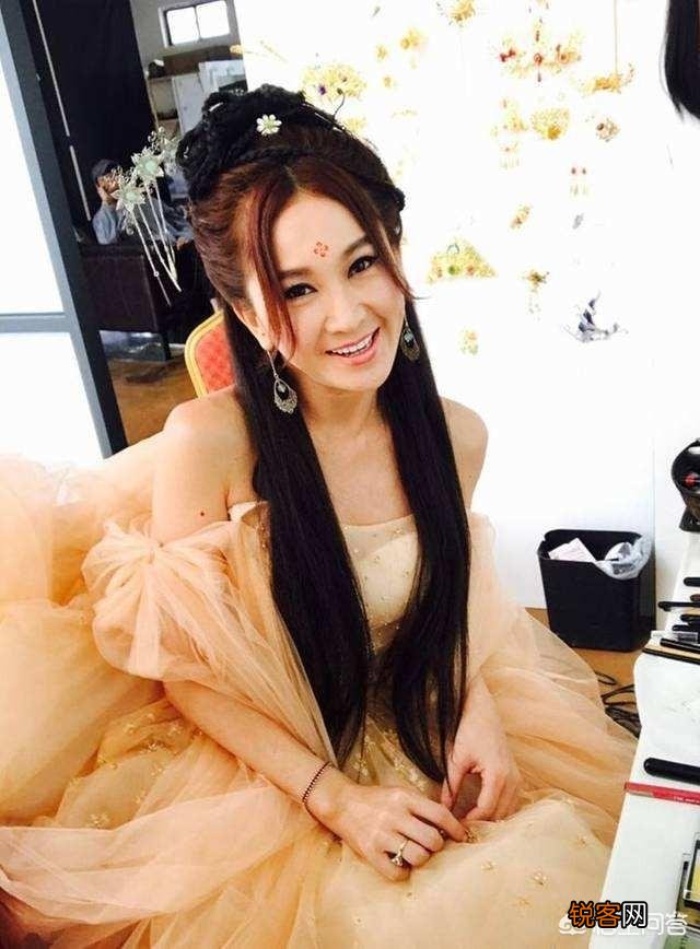 王丽坤演妲己被不少网友吐槽不适合,而周冬雨却被网友调侃最适合,你觉得谁适合来演？