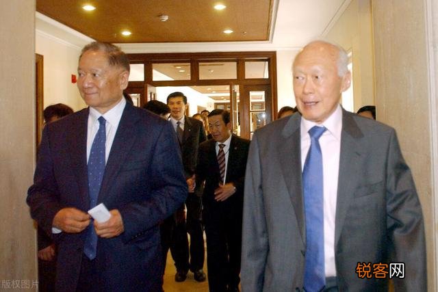 东南亚一些国家设立的资政是个什么官？权力有多大？