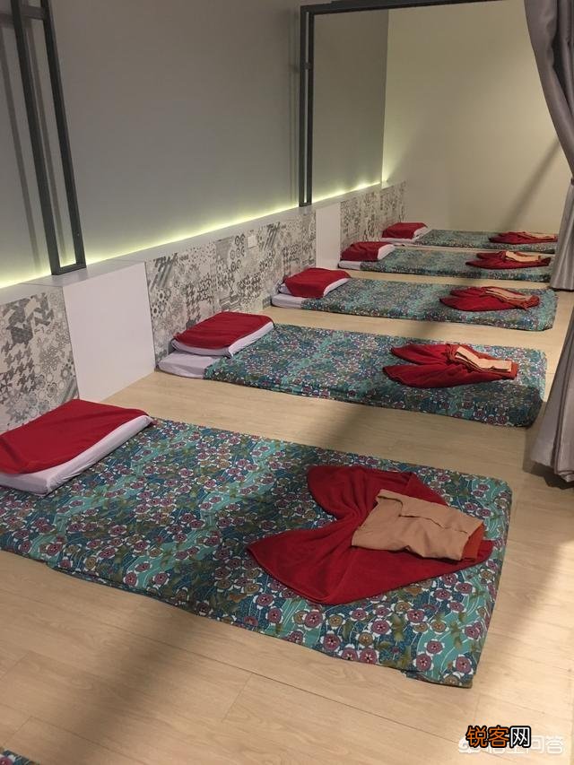 为什么去泰国旅行到处都是中文,有的泰国人也会点汉语?
