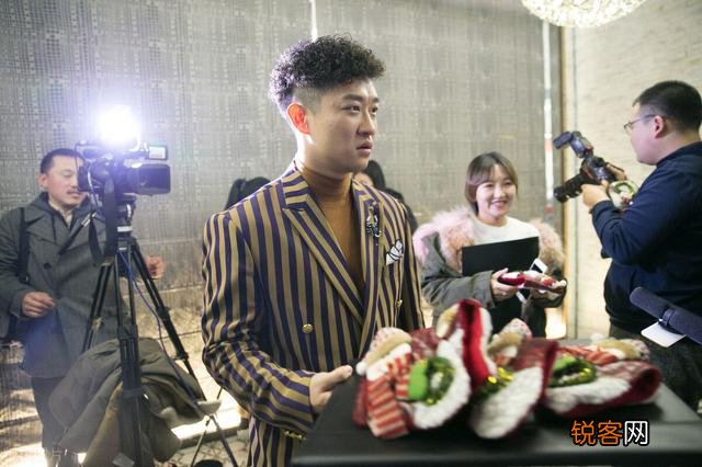 为什么有人说曹云金站在那,岳云鹏都不敢开口？
