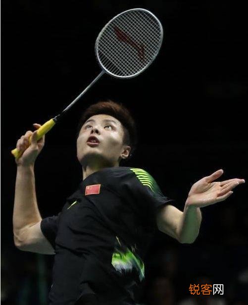 尤尼克斯、胜利和李宁三个品牌推荐一个入门级的羽毛球拍,你会推荐哪款？