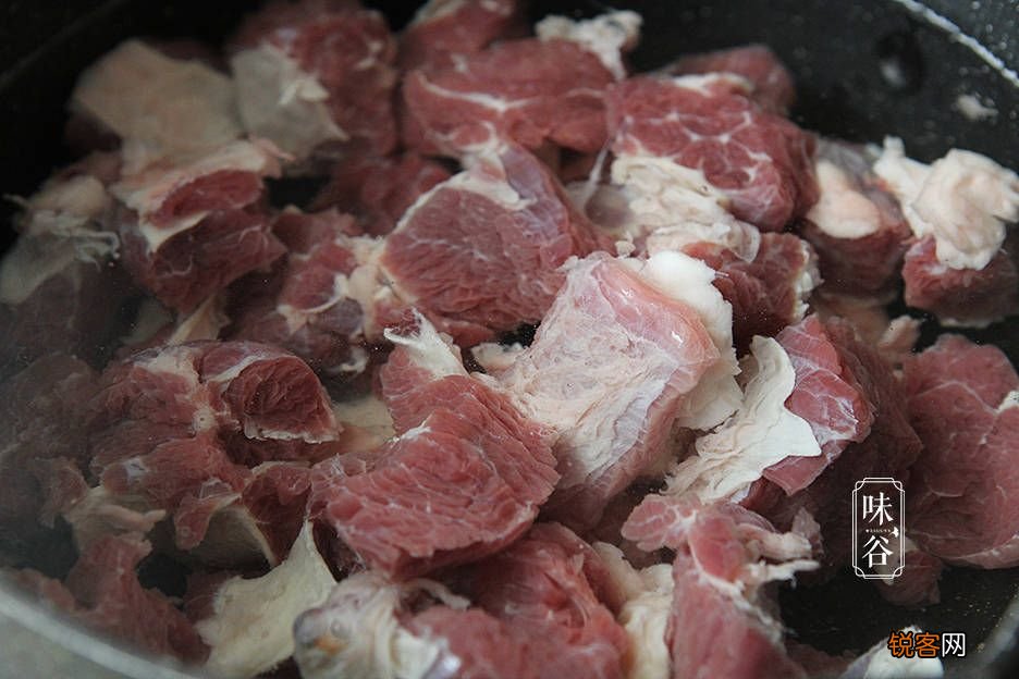 炖牛肉的做法 牢记“3放3不放”，牛肉软烂鲜香没腥味