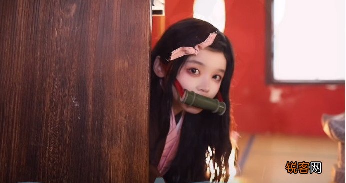 国风第一纯欲萝莉cos祢豆子 看似低龄少女，实则身高一米八