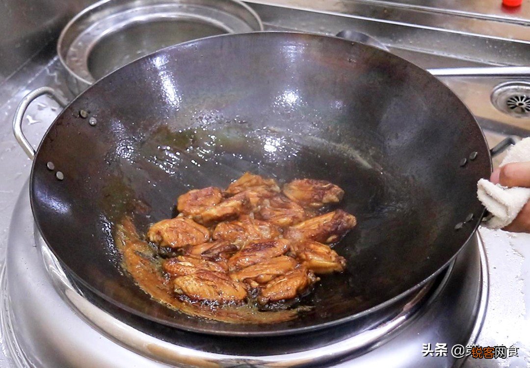可乐鸡翅的家常做法 香而不腻，滑嫩入味
