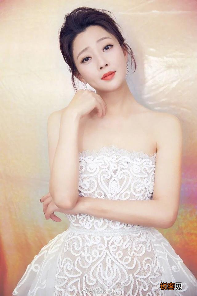 42岁的殷桃和秦岚,她们为了身材有多拼?
