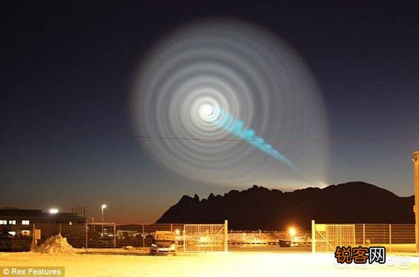 韩国上空出现不明发光体,连续低速飞10分钟后消失,是外星人吗？