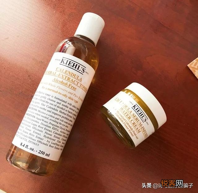 油性皮肤如何选择护肤水乳？