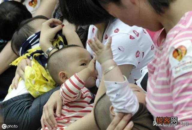 如何看待在公众场所喂母乳这一现象？