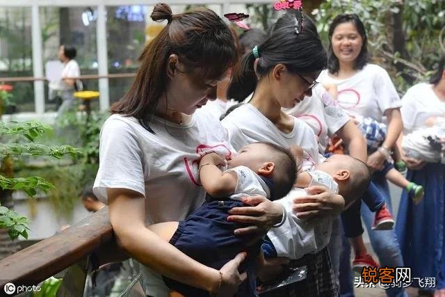 如何看待在公众场所喂母乳这一现象？