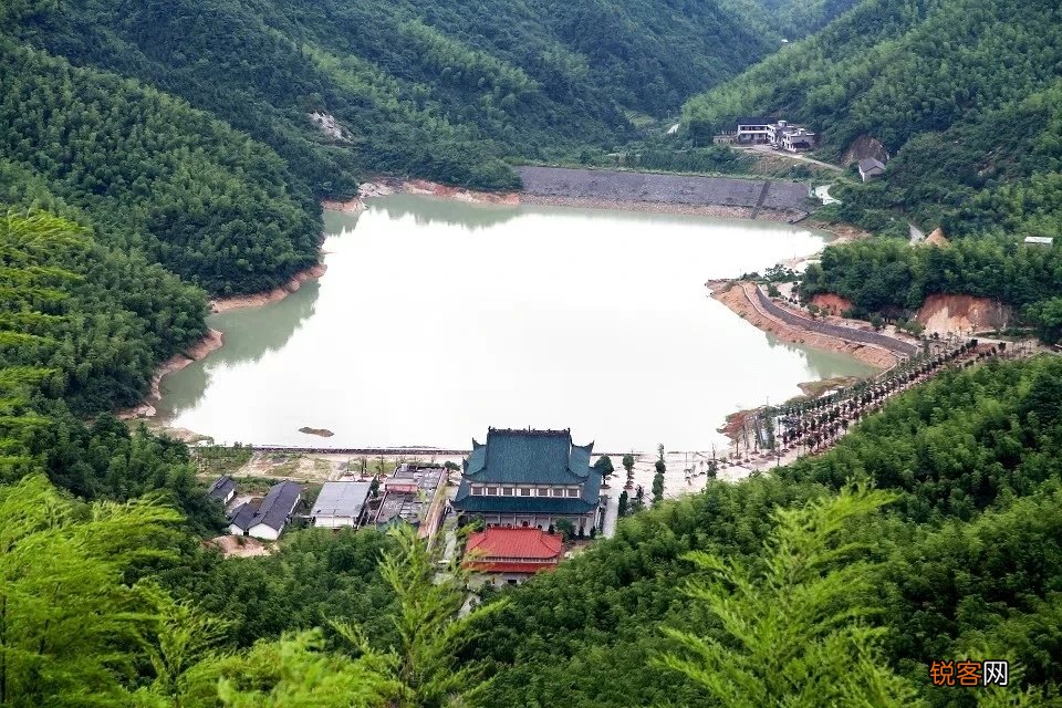 第一个免费公交的城市 名字是皇帝所赐