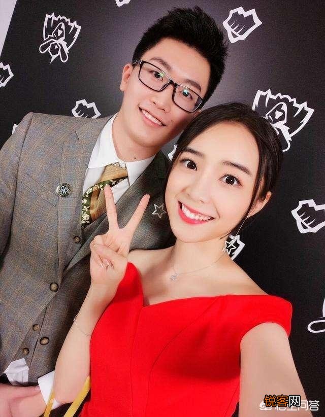 LOL赛场再现尬诗解说,解说全程背课文,搭档管泽元直接自闭,如何评价？