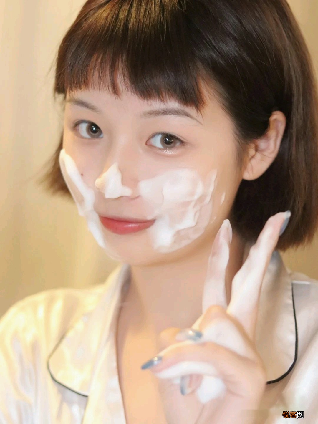 油性皮肤用什么洗面奶比较好 适合油皮的4款洗面奶，资生堂控油，芙丽芳丝才真正好用