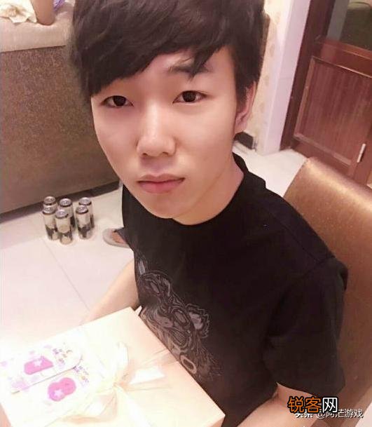 LOL知名主播确诊抑郁症,宣布退圈让人惋惜,网友：再见青春,你有何看法？