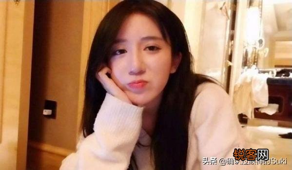 斗鱼呆妹儿挑战超管底线,走性感路线引热议,惨遭观众嘲笑身材,你怎么看?