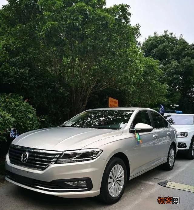 儿子准备明年结婚,想买一辆10万左右的车,请您给推荐一下？