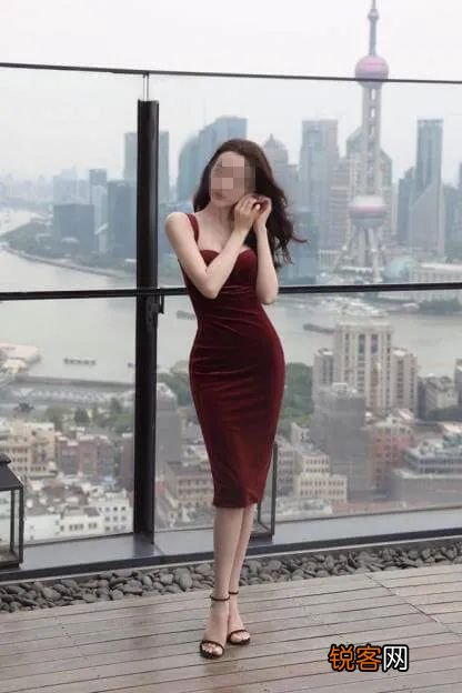 括号臀是什么样子 除了蜜桃臀和柯基臀之外，这样的臀型也能衬托出女性的成熟魅力