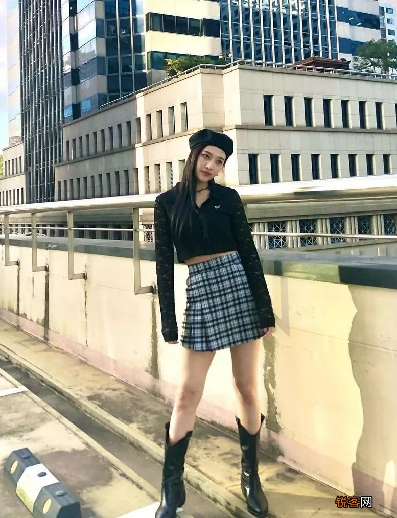 学院风的衣服搭配图片 集甜、酷、辣于一身的“不良学院风”火了