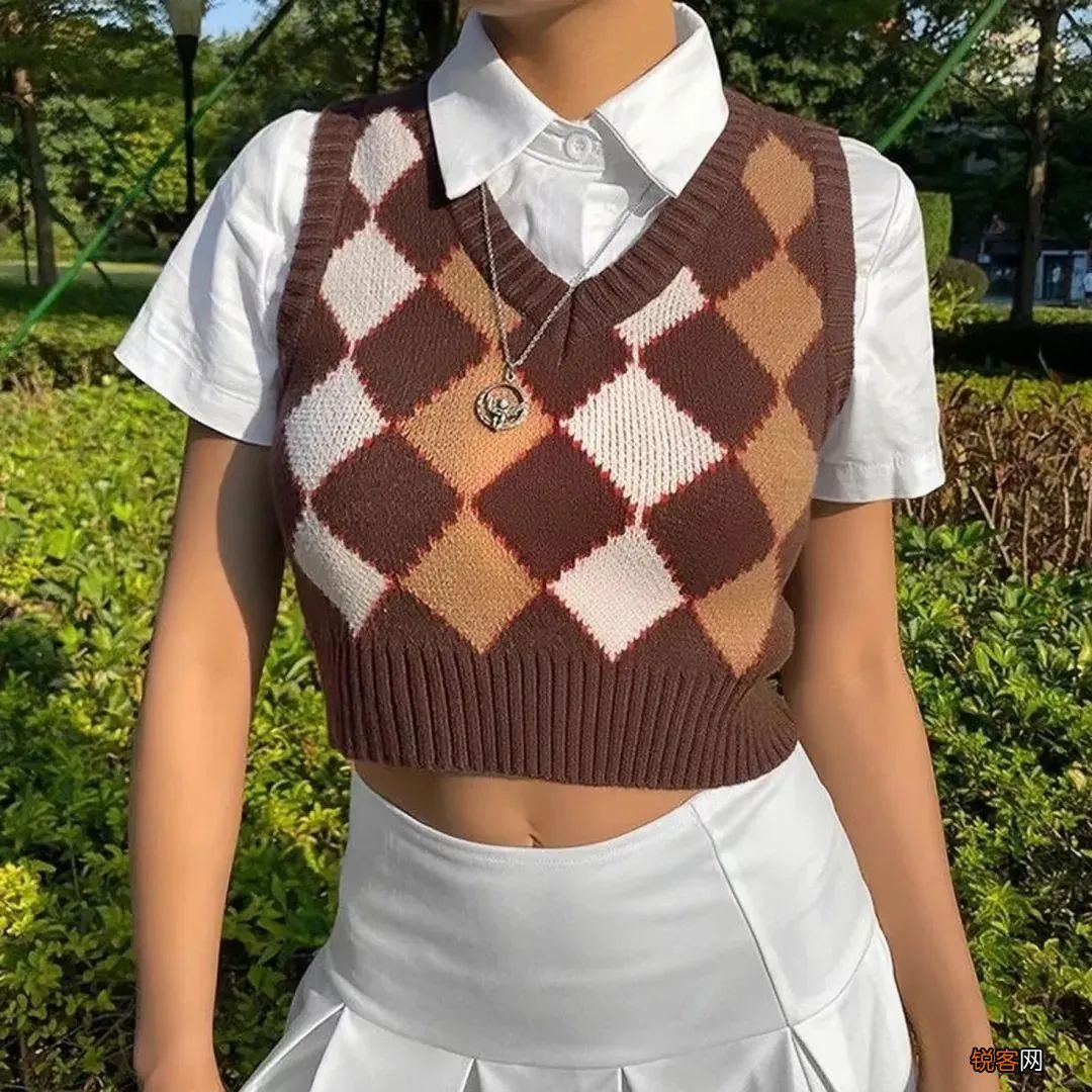 学院风的衣服搭配图片 集甜、酷、辣于一身的“不良学院风”火了