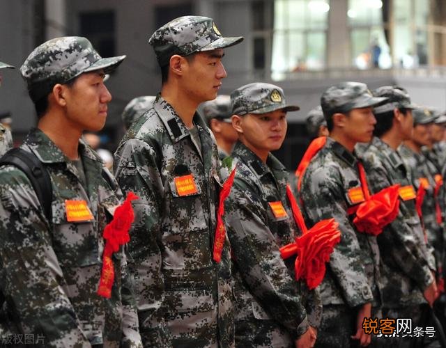 如果我是一个列兵,怎样才能晋升到上将军衔？最快需要多少年？