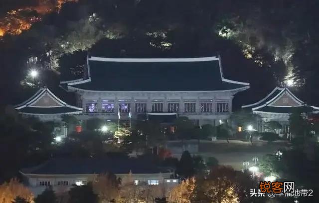 大批检方冲入青瓦台展开调查,韩国总统文在寅会因此下台吗？