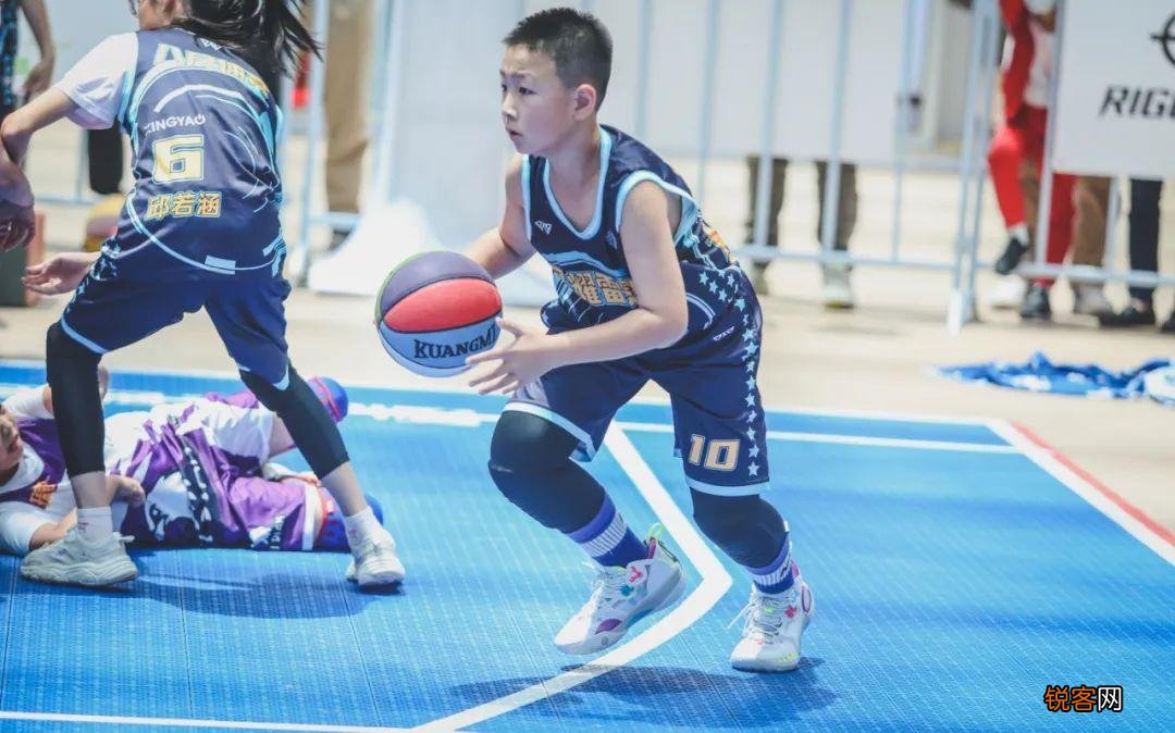 孩子学篮球有什么好处 我为什么要让孩子学篮球