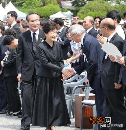 预测一下,韩国现总统文在寅,下台后会不会被清算坐牢?