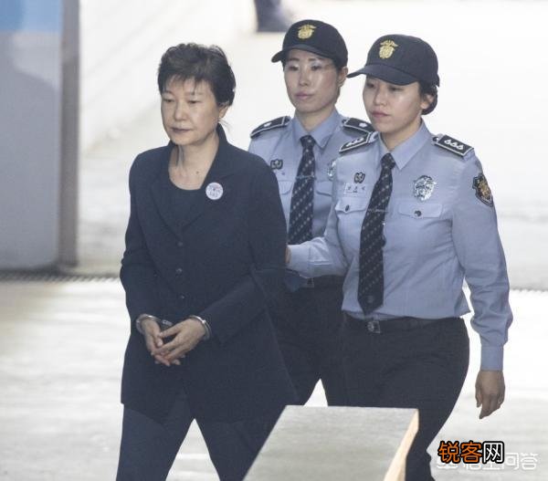 为什么韩国有那么多任总统都下场悲剧、以牢为伴？