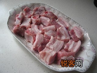 杏鲍菇搭上红烧肉的做法